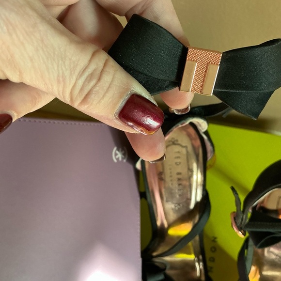 Ted Baker London Nuscala Black Satin Bow Heels EU 38.5 / US 8 Rose Gold Detail - Picture 5 of 8